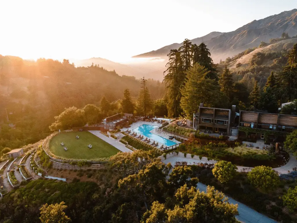  Luxurious ocean-view resort nestled in the cliffs of Big Sur, California
