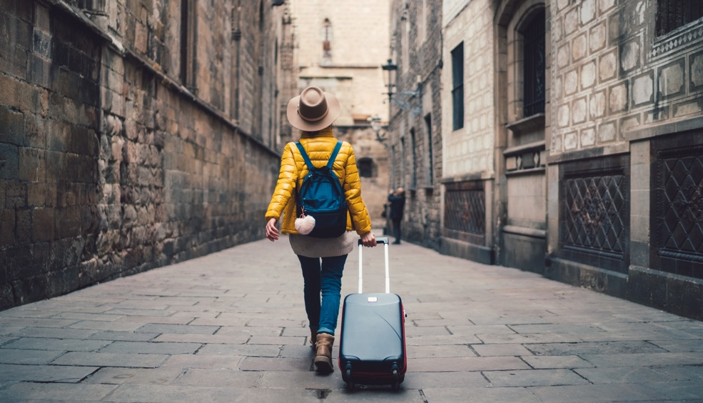 Solo traveler tips  while staying alert for safety

